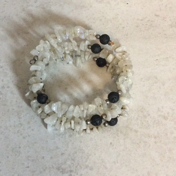 Puka shell and black bead boho stretch wrap bracelet - Picture 3 of 6